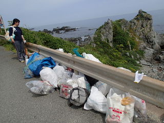 海岸清掃にご協力下さい。