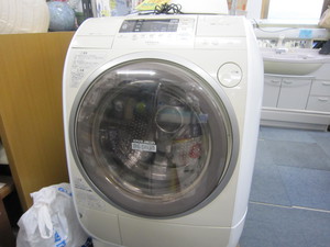 HITACHI　ドラム洗濯機　入荷