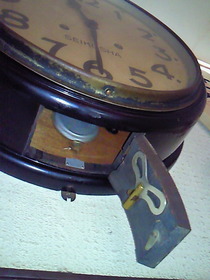 ５代見ている古時計！。
