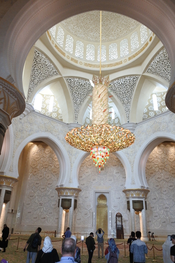 白亜の超豪華モスク　