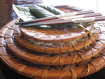 ＜木曽の竹と漆展＞～１１/７―”竹の亀甲編皿”と”漆八角箸”
