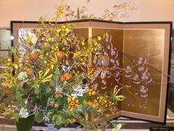 花と遊ぶ　花飾り　　内田順子　フラワーデザイナースクール