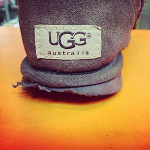ムートンブーツ　UGG（アグ）のカカト修理