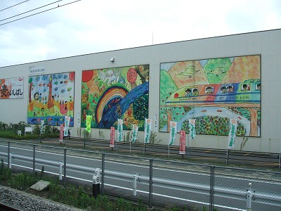 羽犬塚駅ホームの壁画