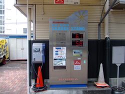 これがガソリンスタンドならぬ、電気スタンド。