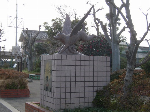 羽犬塚の羽犬像