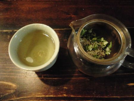 ノビルの根とハハコグサの野草茶