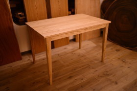 木目が綺麗なクリ材を使ったテーブル（ナチュラル＆アンティーク）完成！