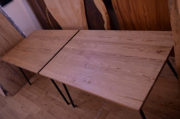 無垢クリ材をアンティークに仕上げたアイアン脚テーブル×2台完成！