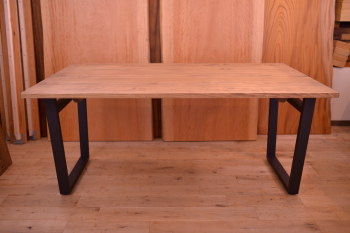 無垢ヒノキをアンティークに仕上げたテーブル×2台完成！