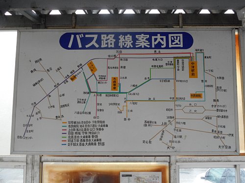 中津駅前のバスターミナル 中津駅前のバスターミナル