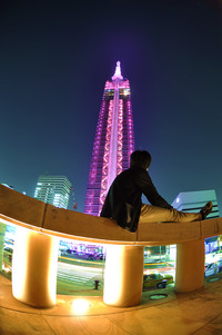 ピンクの福岡タワー