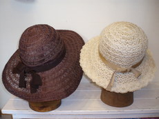暑い夏に涼しいブレードの帽子はいかがですか？