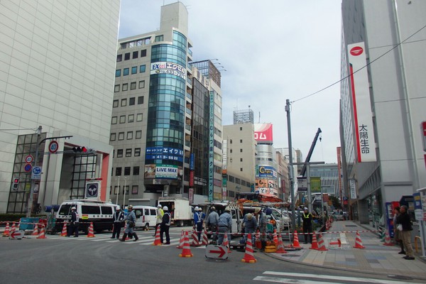 博多駅前通りの陥没箇所が仮復旧(20161115)