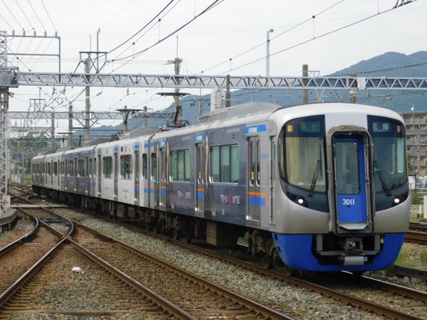 西鉄「TENJIN AMURO MONTH」安室奈美恵さんのラッピング電車！