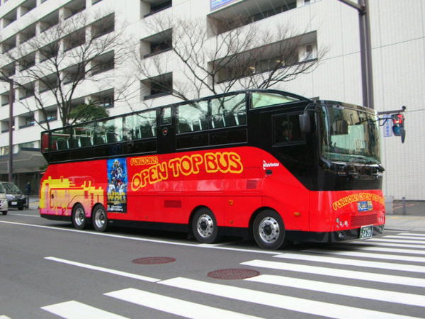 WBC仕様の福岡オープントップバス