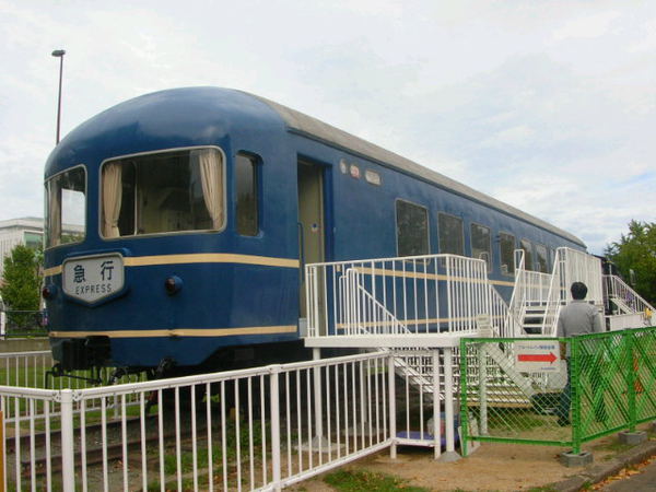 貝塚公園のSL9600型と20系客車が内部公開