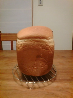 昨日の夜に早焼きで作ったパン