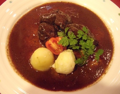 仔牛ほほ肉の赤ワイン煮込み