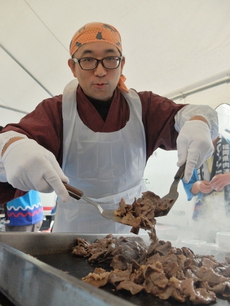 六角堂広場で久留米食肉祭り。
