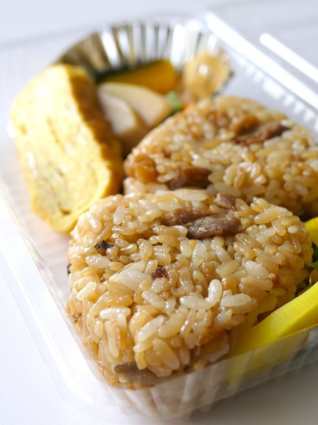 うそやまの鶏ご飯弁当。