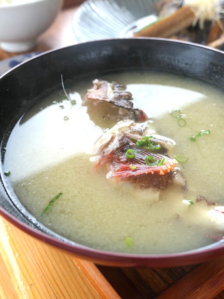 海の見えるごはん屋の煮魚定食。