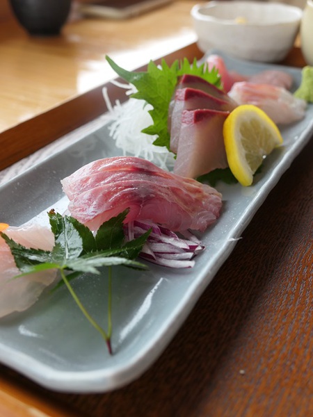 海の見えるごはん屋の煮魚定食。