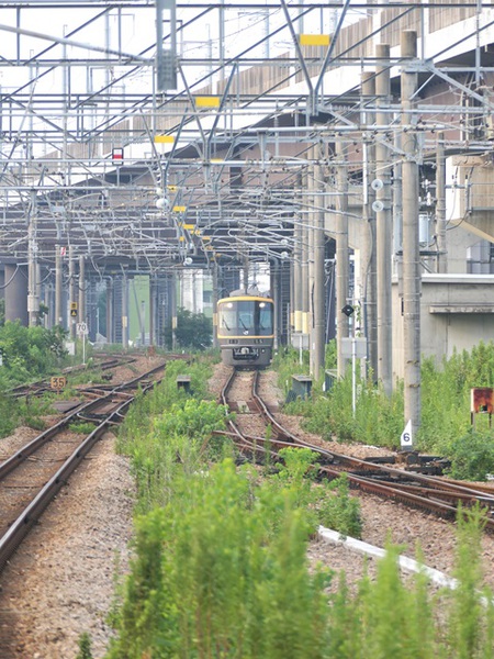 ＪＲ西日本のキヤ１４１系気動車が久留米駅へ。