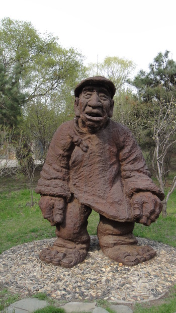 ハルピン市太陽島というリゾート地にある于慶成の彫刻作品群４