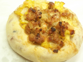 鶏そぼろご飯パン