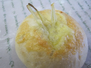 島らっきょうのパン