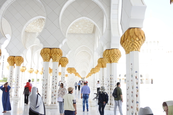 白亜の超豪華モスク　