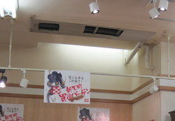 店舗の壁紙張り替えは徹夜作業で！