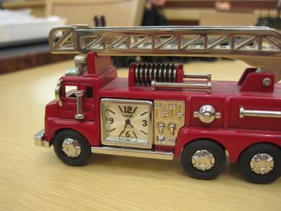 タイメックスの消防自動車型置き時計