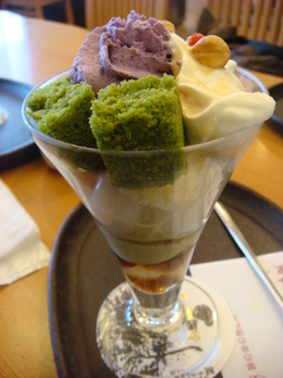 パフェ食べた（*^_^*）