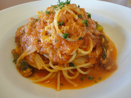 お昼はパスタ