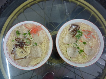 お昼は丸正...