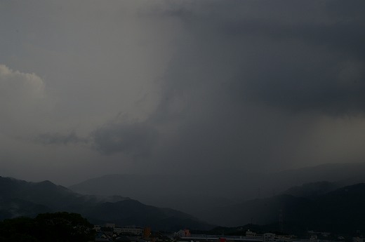 朝は晴天、昼から雷。そんな日が多いですね。