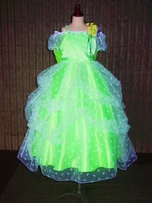 新緑色のお姫様ドレス