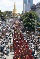 ミャンマーのデモ拡大