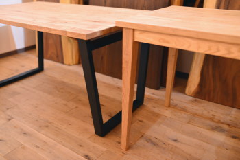 人気のクリ材を使ったアイアン脚テーブルと小さなテーブルが完成しました！