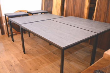 ストーン調 メラミン化粧板にて製作した店舗用テーブル×5台完成！