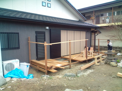 大川の外構工事進行中