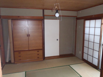 東区御島崎のマンションリフォームの現場です。