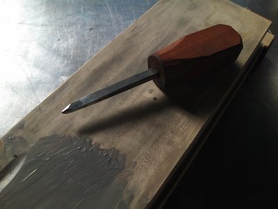 毛彫り刀の製作・・・