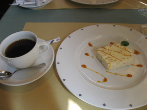 ナッツのアイスとコーヒー
