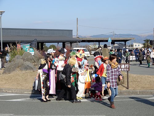 阿蘇駅前ウソップ除幕