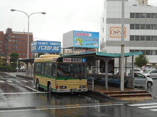 中津駅前のバスたち