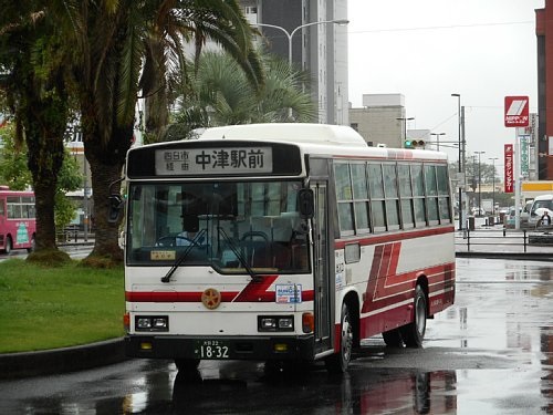 中津駅前のバスたち