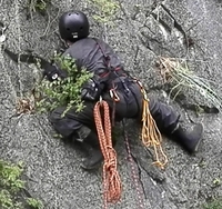 立神峡75m絶壁を 岩登り（ロッククライミング）